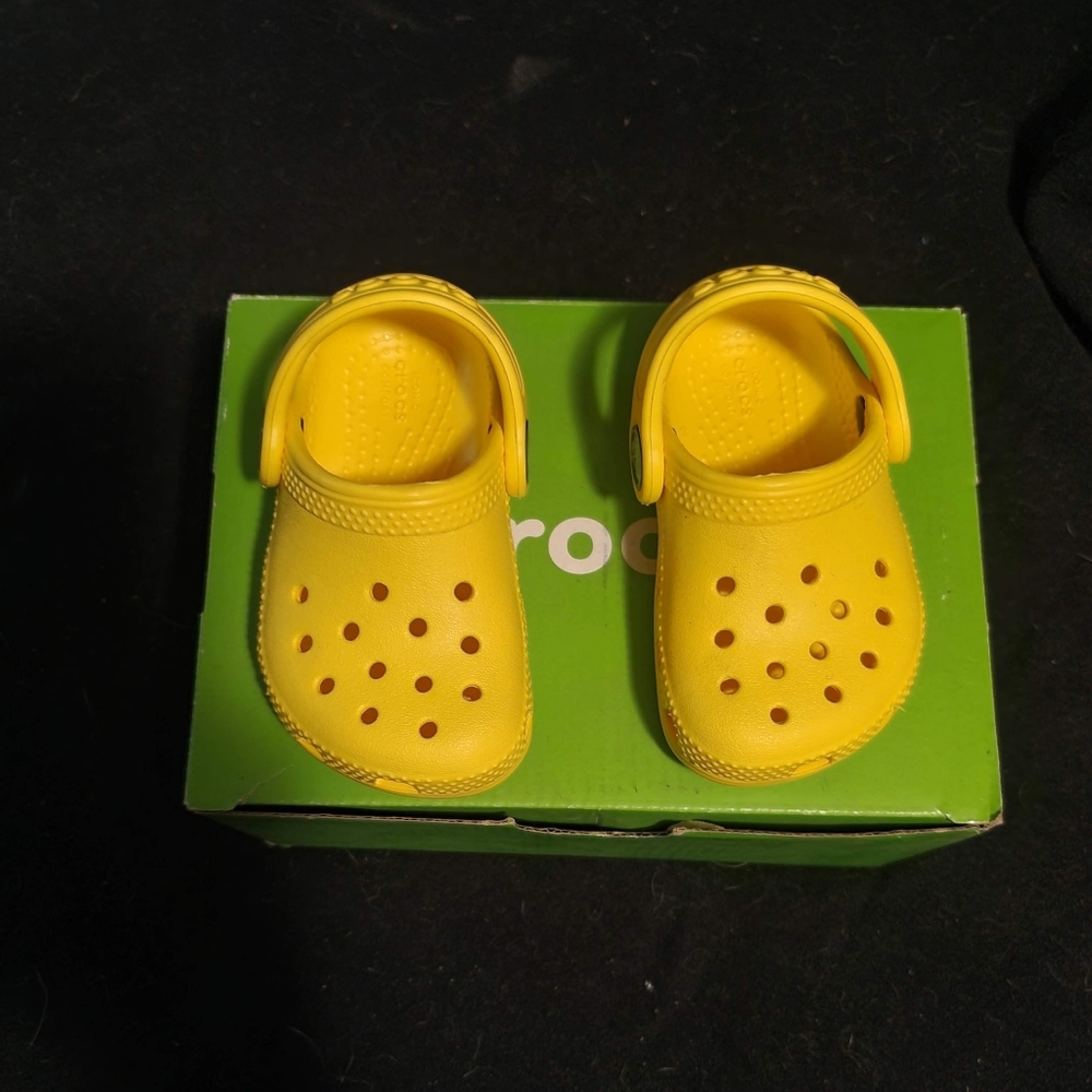 Crocs Textured Yellow Sole